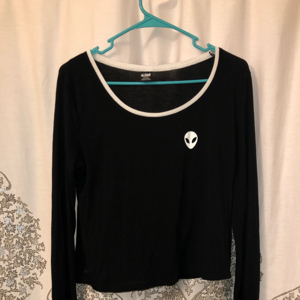 Black alien shirt